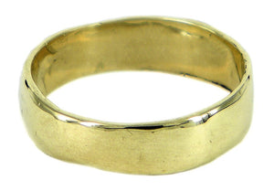 Boston men's wedding ring in 9ct yellow gold, designed by Ali Alexander. A unique Melbourne-made ring with timeless elegance.
