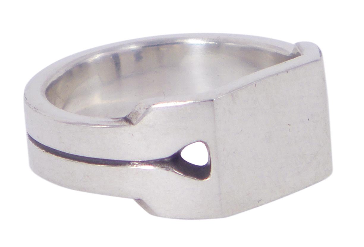 Small Split Shank by Sebastian Cilento. A beautifully crafted ring blending timeless design with Australian artistry.
