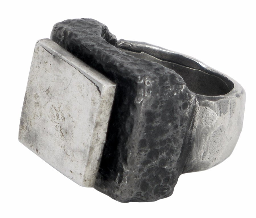 Platform by Unnon. A beautifully crafted ring blending timeless design with Australian artistry.
